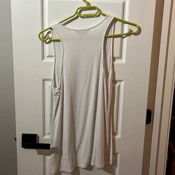 Cute tank top - Picture 3 of 3